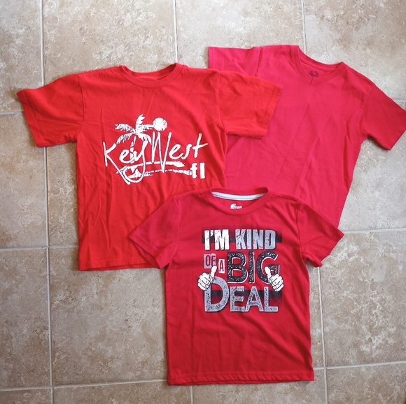 Bundle of (3) Red Short Sleeve Tshirts Boys Sz.6/7 - Picture 1 of 6